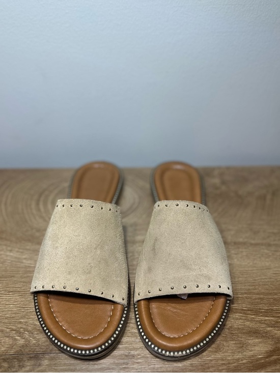 Italian Shoes - Classic Beige Suede Slide Sandals with gold detail. Super comfy women’s 7.5